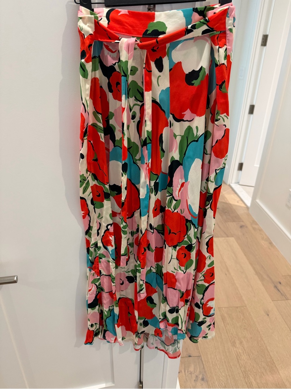 Velvet by Graham & Spencer Floral Satin Midi Skirt Size M”